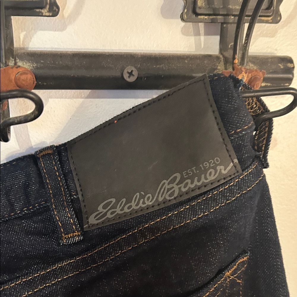 Eddie Bauer Men's Dark Blue Classic fit Straight leg Jeans - Picture 7 of 7